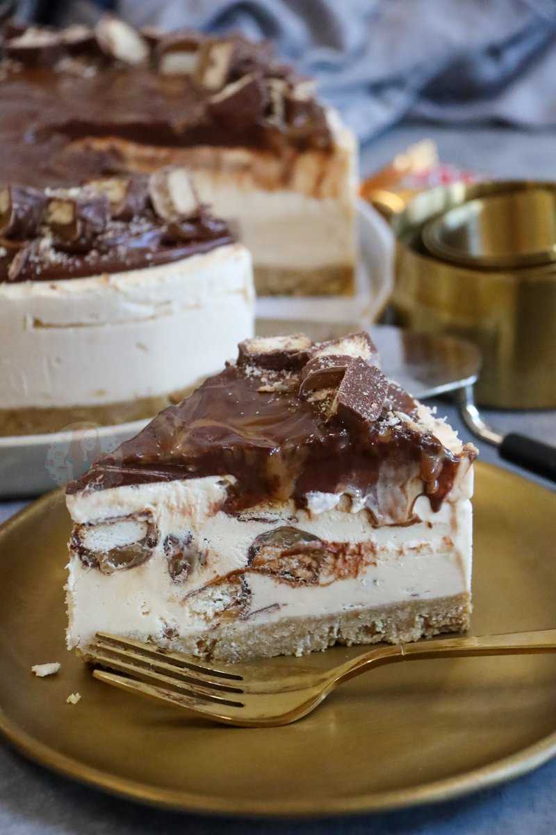 Twix Cheesecake 😋😲 Recipe - janespatisserie.com/2018/07/30/twi…