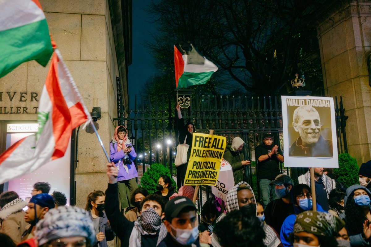 PeoplesForumNYC's tweet photo. 🇵🇸❤️✊🏛️🚨 It has been over 24 hours since the start of the historic encampment by Columbia students who stand with Palestine. Last night, hundreds of New Yorkers supported the Gaza Solidarity Encampment and rallied outside the gates of Columbia. There’s an ongoing picket happening outside the gates of Columbia and support happening inside. ➡️ If you’re in NYC, head to Columbia NOW to show up and support this historic student action!

Student organizing has a long and powerful history—and this moment is no exception! We must continue to show our support to the students who will not move until their university divests from companies and institutions that profit from Israeli apartheid, genocide, and occupation in Palestine. 

Students, workers, and people from all walks of life say STOP THE GENOCIDE!

#ShutItDown4Palestine