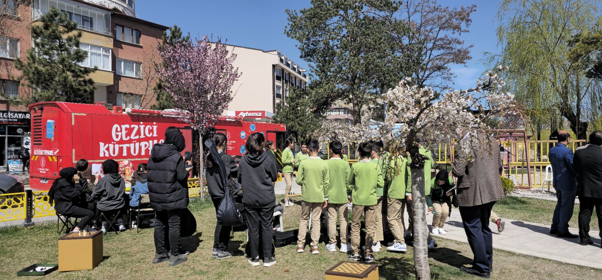 'Turizm Haftası' kapsamında İl Kültür ve Turizm Müdürlüğümüz tarafından Bayburt'u muzun turizm ve kültür değerlerinin tanıtılması amacıyla Genç Osman Parkında gerçekleşen kültür ve turizm tanıtım etkinliğinde Gezici Kütüphanemiz ile çocukların ilgi odağı olduk.
#GeziciKütüphane