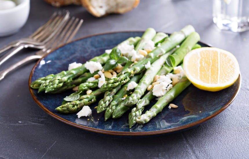 Is asparagus REALLY so difficult to pair with wine? The problem's overrated IMO. There are plenty of options as you can see here  buff.ly/2q3CDte #winepairing