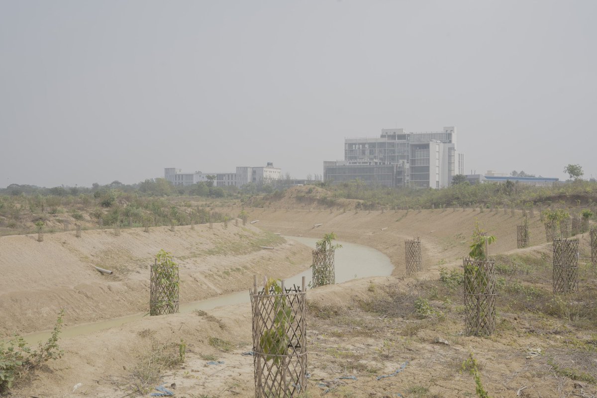 restofworld's tweet photo. Bangladesh launched its first tech park on the outskirts of Dhaka in 2015. The construction of Bangabandhu Hi-Tech City was partly financed by a $120 million loan from the World Bank, and it was touted to become the country’s “cyber capital” https://t.co/a1A9OGAYQQ