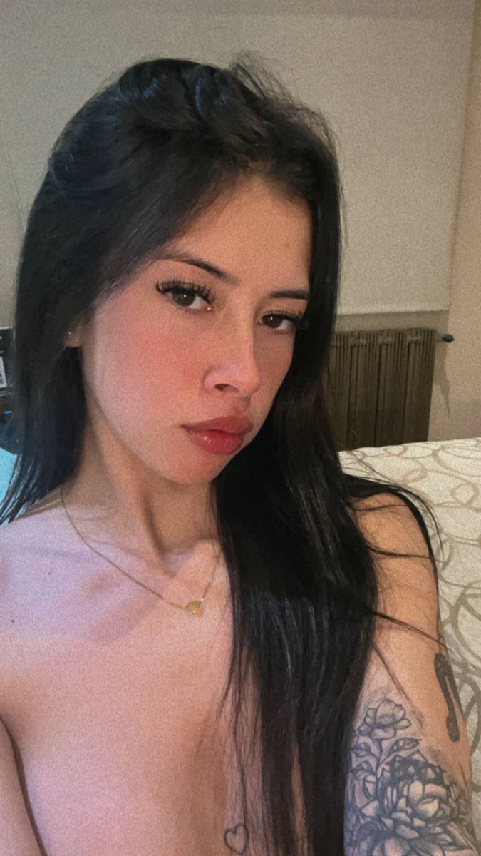 AlissaJuliee's tweet photo. @Jiddah___ Rewarding nudie pics to those who follows today. (serious) https://t.co/yIc88fJ8GB