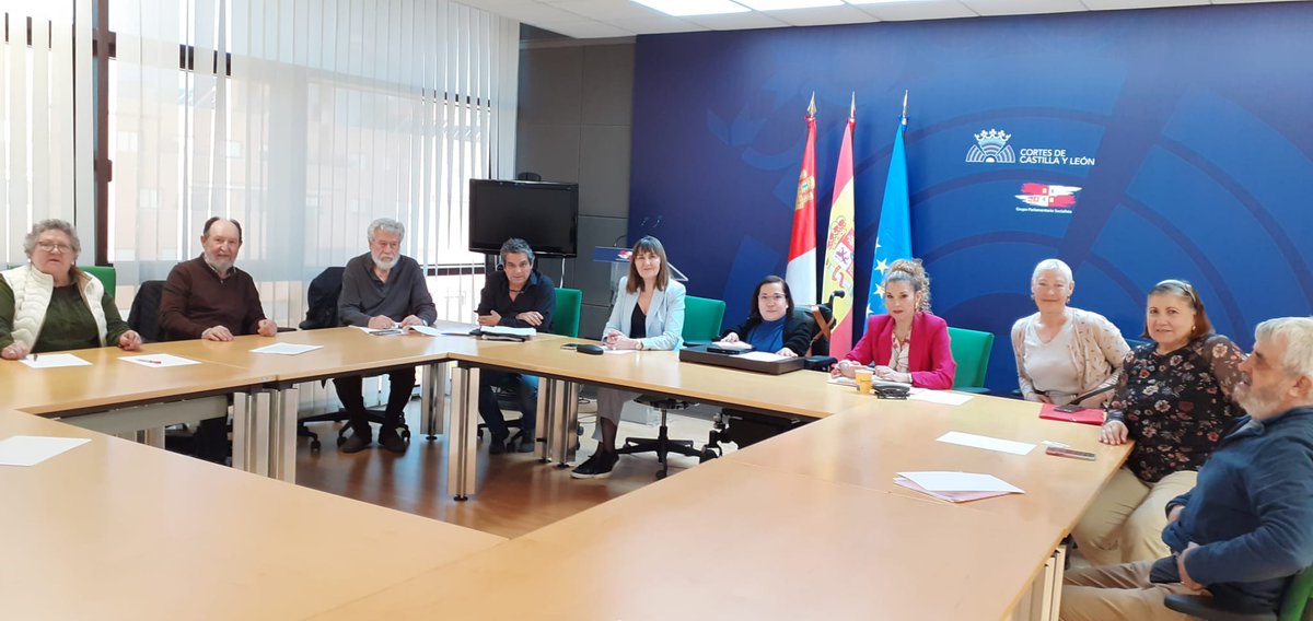 El Grupo Parlamentario Socialista🌹 en las @Cortes_CYL, nos hemos reunido con la Coordinadora de #Pensionistas de #CyL
Miembros de #Burgos, #León, #Salamanca, #Segovia y #Valladolid, nos han trasladado su preocupación dada la pésima gestión de la @jcyl en #ServiciosSociales
🧵👇