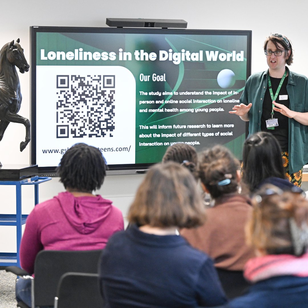 Some highlights from our recent Loneliness Launch! Massive thanks to the young people who co-curated this exhibition to mark the launch of our new app-based study: Loneliness in the Digital World. Those aged 12-15 can now sign up: gslonelinessteens.com Photos by @Nelhanna