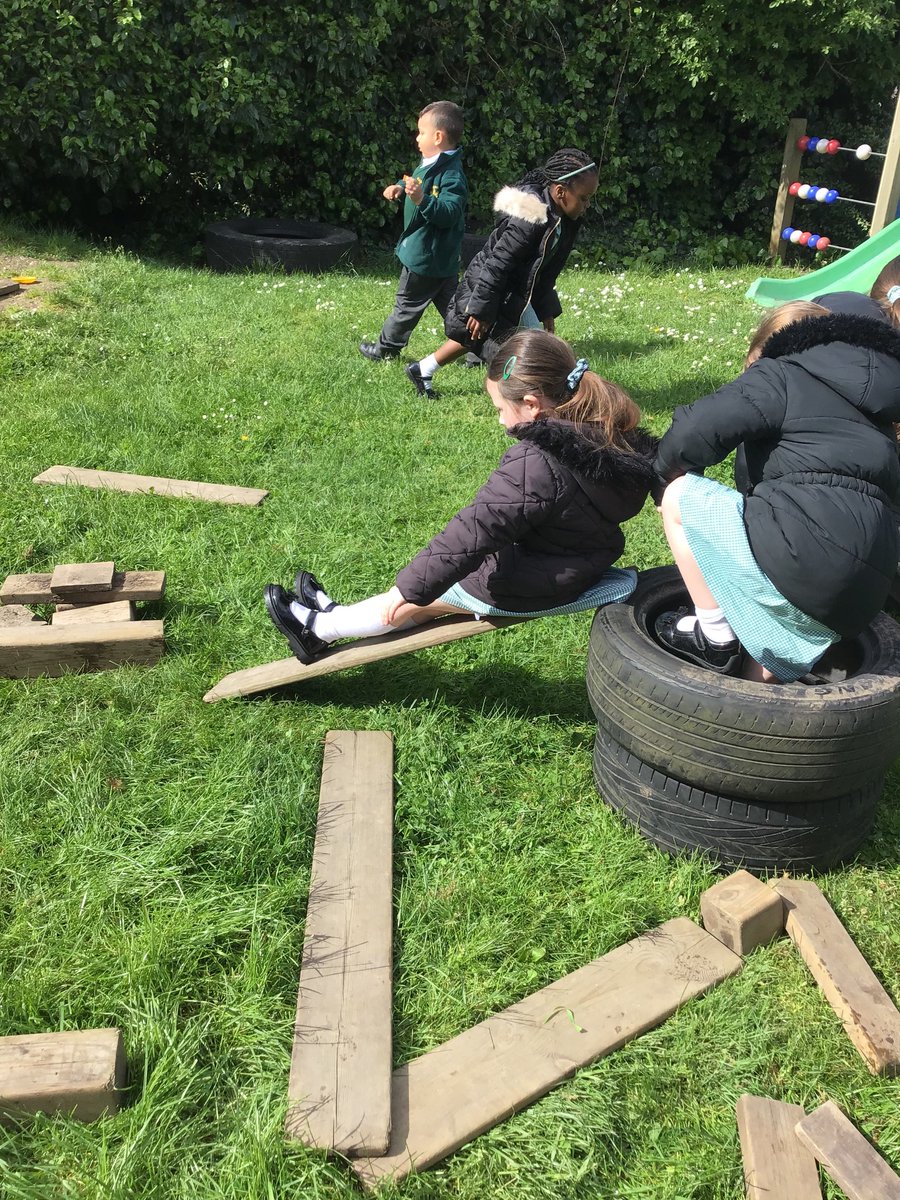 Lots of bug hunts, obstacle course making, outdoor reading and water fun in the sun today for Reception ☀️ #EYFS #LearningThroughPlay #ContinuousProvision