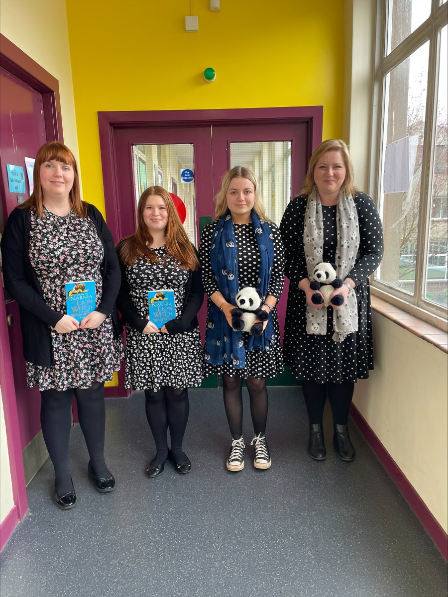 Miss_Quinn_MA's tweet photo. English department doppelgangers #S6finalweek #finalfling https://t.co/5b8lpN7Rty