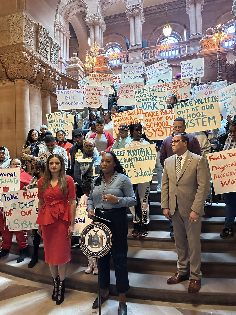 ICYMI on Tuesday, OVER 100 @StudentsFirstNY members made the trip to Albany to call for a continuation of mayoral control and accountability. Read our press release here empirereportnewyork.com/over-100-publi…