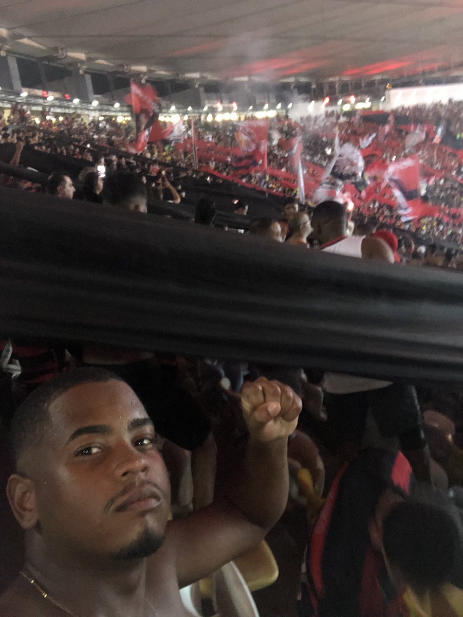 O rei mandou cair dentro da folia. E lá vou eu, lá vou eu🔴⭐️⚫️🦅🥋