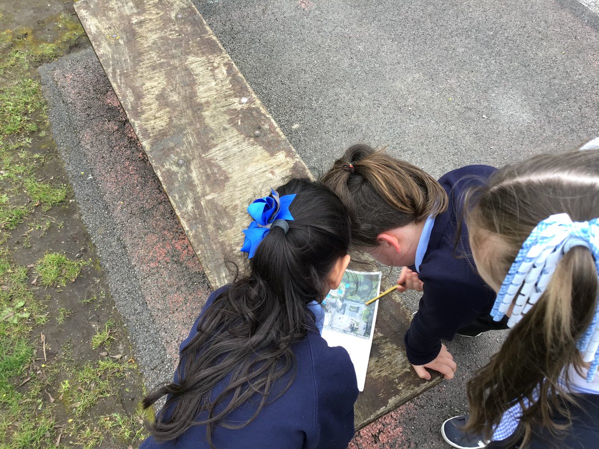 Year 2 loved using their maps to find clues for the scavenger hunt during geography 🗺️📍🧭