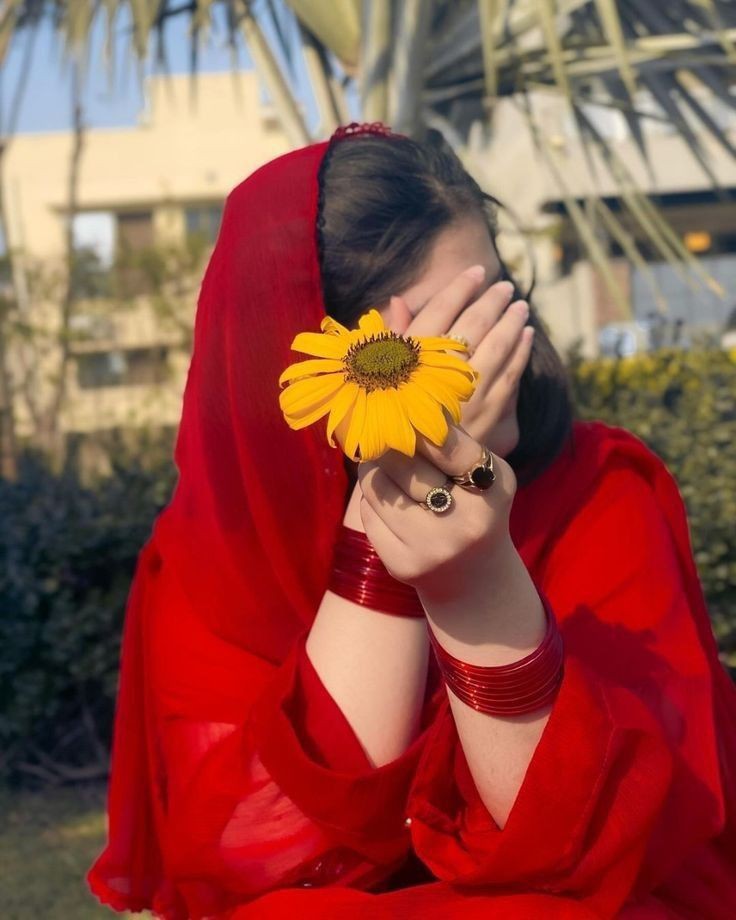 اگر آپ اپنی تعریف سن کے خوش ہونے کی بجاۓ شک میں پڑ جاتے ہیں تو یقین مانیں آپ کو عقل آ چکی ہے