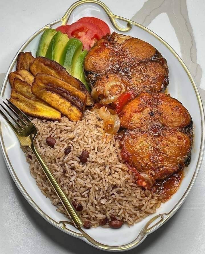 Truth is, you can't say with confidence where this meal is from nor the nationality of the hands that prepared it. That's why diaspora wars are so silly. 🥹