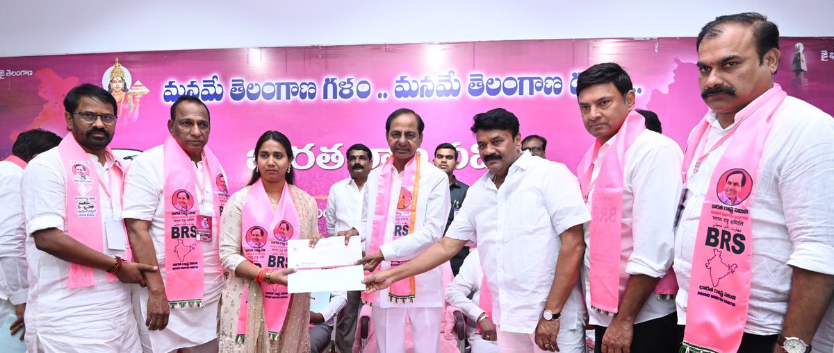 Handed over B-form & election expenses cheque to BRS Secunderabad Cantonment Assembly Candidate Nivedhitha along with BRS Supremo & Ex CM Sri KCR Garu and Other Dignitaries.