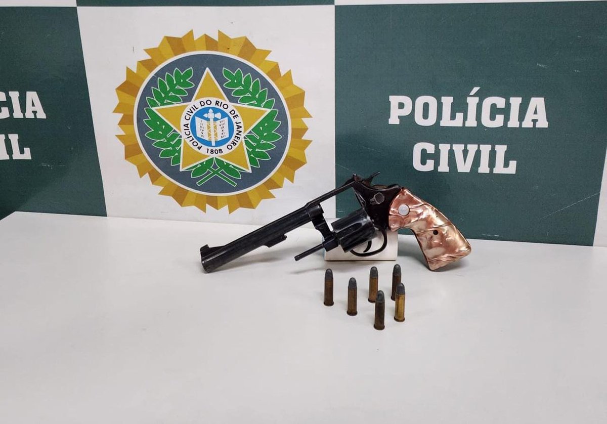PCERJ's tweet photo. 🚨 #21DP prendeu dois homens que tentavam roubar um caminhão de uma empresa de eletrodomésticos. Eles foram autuados pelos crimes de associação criminosa, porte ilegal de arma de fogo e adulteração de sinal identificador de veículo.
Fique por dentro 👇
https://t.co/rPMgXlPQbs https://t.co/A4xnDC9vxX