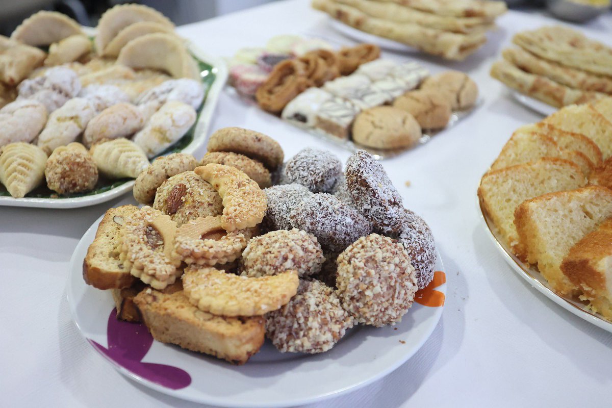 Hemos celebrado el Fin del Ramadán con Mujeres Marroquíes participantes en el Centro de Mediación Vecinal y Desarrollo Comunitario, así como otras participantes. Un encuentro para romper prejuicios y fomentar la convivencia e interculturalidad en #Alcorcón