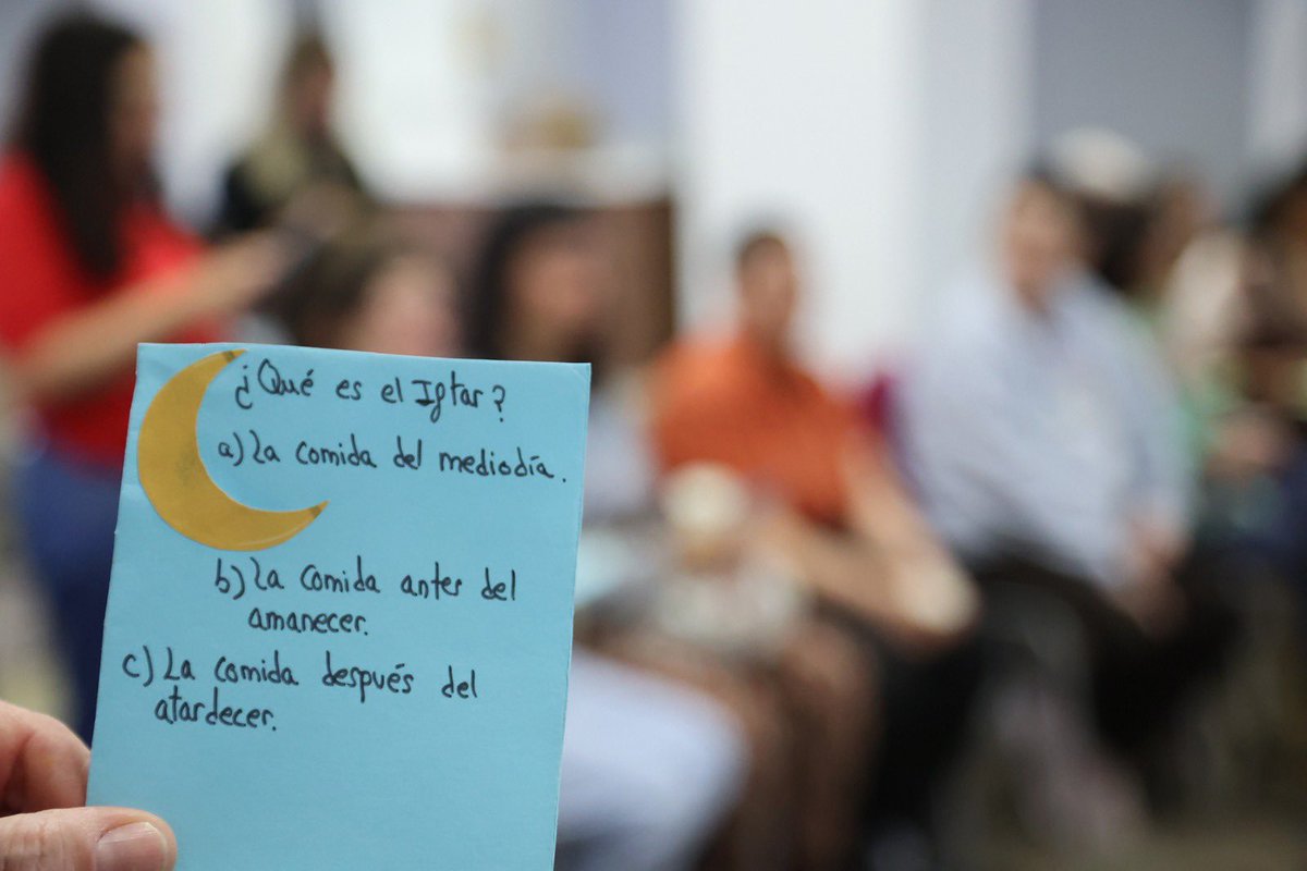 PJimenezFlores's tweet photo. Hemos celebrado el Fin del Ramadán con Mujeres Marroquíes participantes en el Centro de Mediación Vecinal y Desarrollo Comunitario, así como otras participantes. Un encuentro para romper prejuicios y fomentar la convivencia e interculturalidad en #Alcorcón https://t.co/8x6xrv1U4x