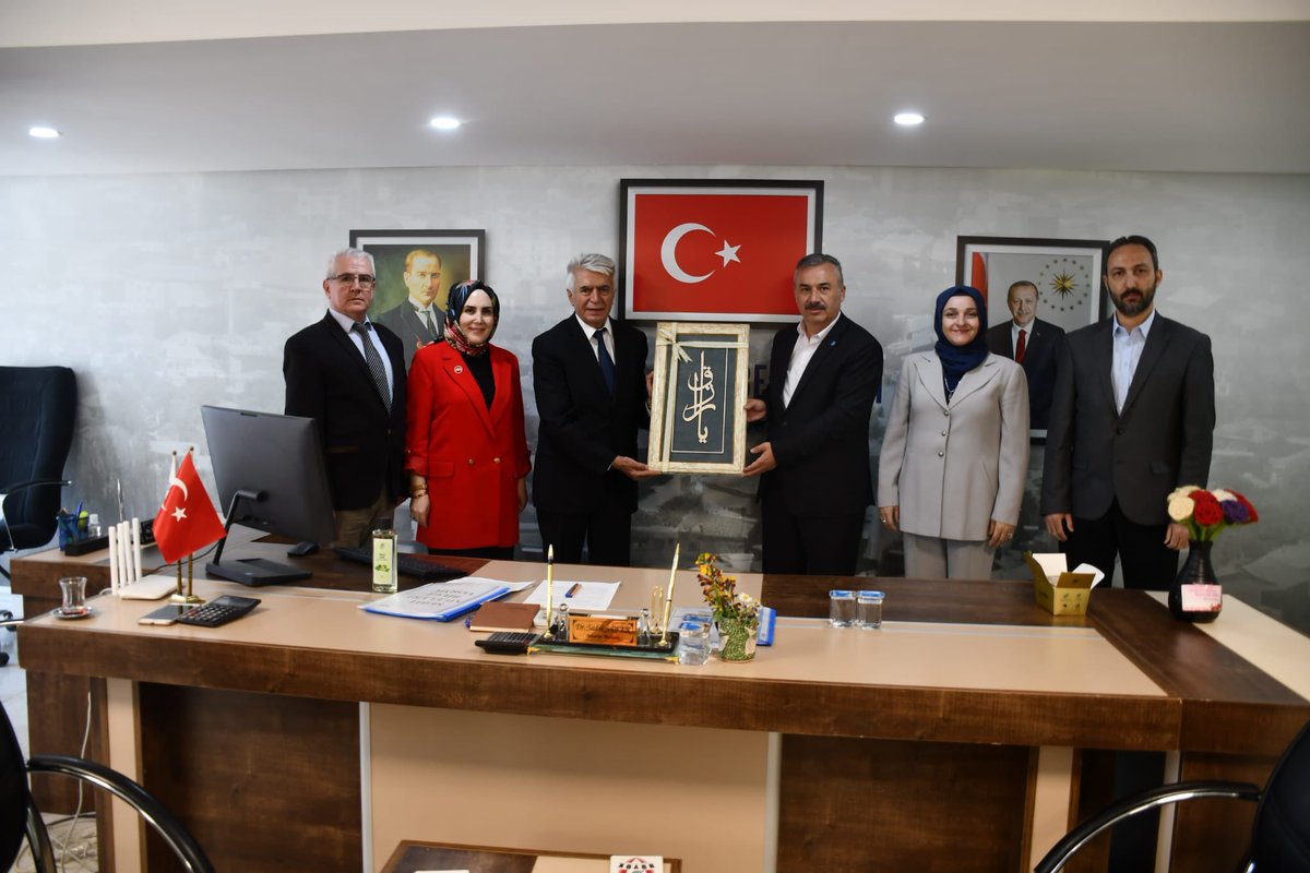 KonyaBemBirSen's tweet photo. Bem-Bir-Sen Konya Şube Yönetimi olarak Hüyük  Belediye Başkanımız Sn. Sadık Sefer’e hayırlı olsun ziyaretinde bulunduk ve Sosyal Denge Sözleşmesini imzaladık.Misafirperverlikleri için Sn. Başkanımıza teşekkür ederiz.

@huyukbld 
@drsadiksefer https://t.co/WqSsn9O8kh