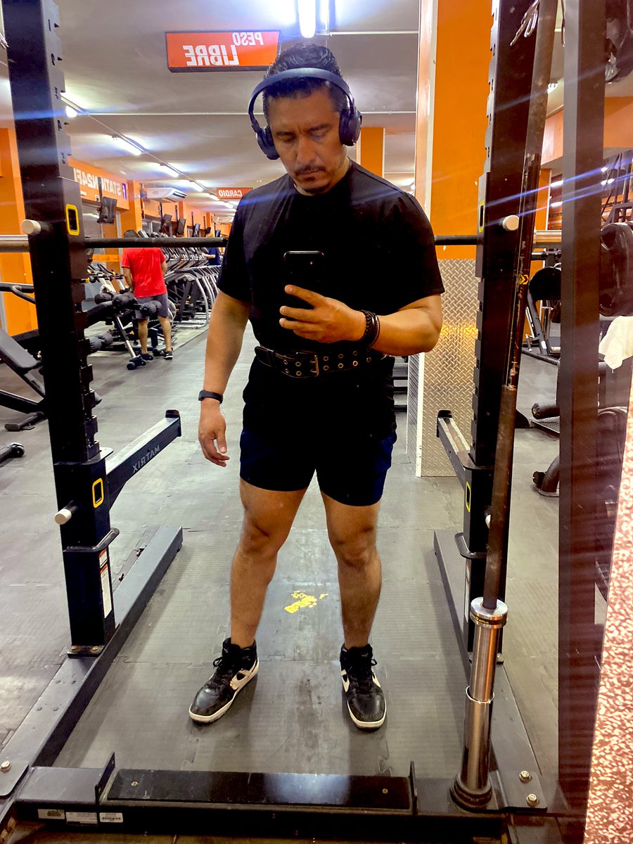 charly360fit's tweet photo. Si tu no entrenas pesado y al fallo nunca obtendrás los resultados deseados #pesadoyalfallo #legsdays #gym #gymdisciplina #gym #gymfitness #fitness #fitnessaddict #gymaddict https://t.co/7lOmqoHD6V