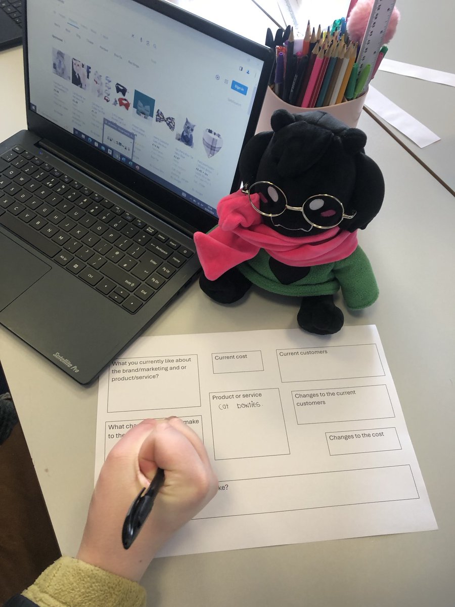 EducationStrive's tweet photo. Lots going on at #StriveforEducation with enterprise lessons, cookery masterclasses and staff ‘jazzing up’ their classroom doors! Students respond to the huge effort that staff put into all they do! If it’s clear staff care, then students respond positively ❤️ #education https://t.co/w0qm8B059H