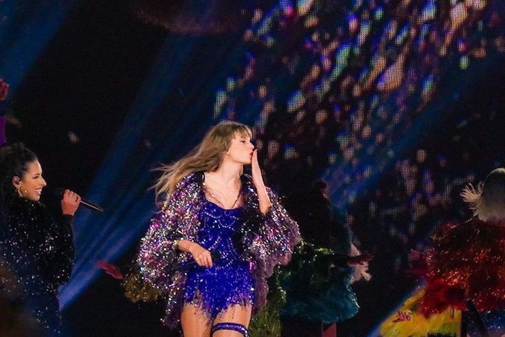cowboylikejuuu's tweet photo. la era midnights literalmente nos dió el eras tour GRACIAS MIDNIGHTS TE AMO ME HICISTE MUY FELIZ 😭 https://t.co/zz39KGzsZk