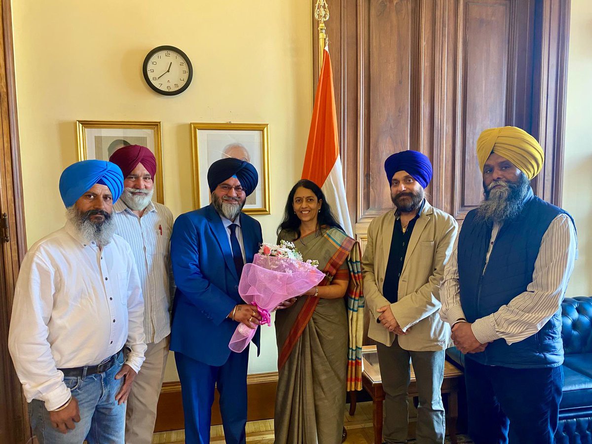 Ambassador Vani Rao had an excellent meeting with representatives of the Sikh community in Italy which is well integrated and promotes their culture and heritage. @VaniRao1 @IndianDiplomacy @MEAIndia