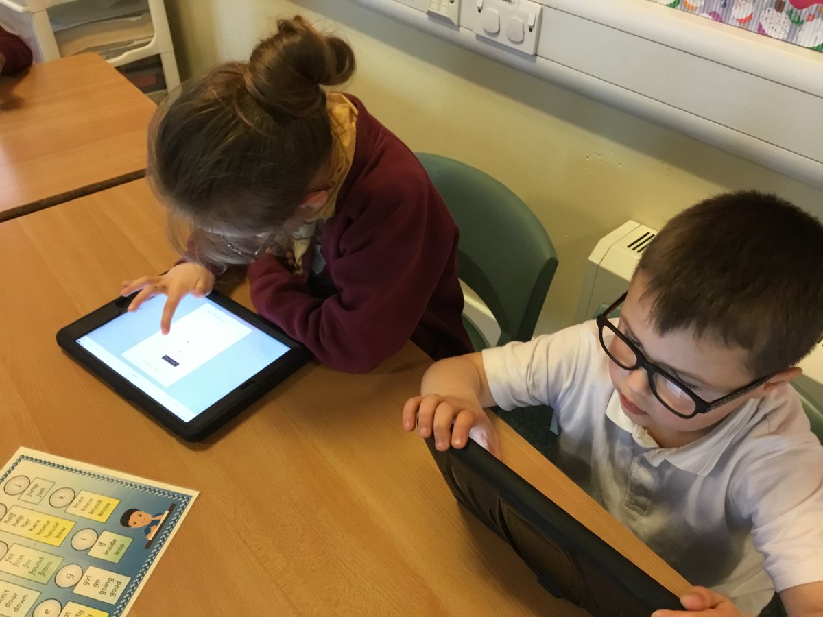 RimroseHope's tweet photo. 1/2J started our new computing topic today, we will be creating own books all about minibeasts.🕷️🪳🪱🦟 We designed our our front covers today and were very creative. #ComputingatRimrose #ScienceatRimrose @Knowsleyclcs . https://t.co/j9JJrbPxW0