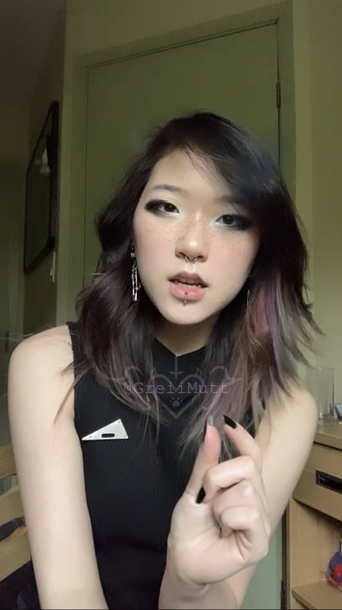 Woahhhh… I didn’t know it was possible for it to be THAT small, I’d lock you up but you’d barely fill the cage 🍤🔐 • asian domme sph cuck beta humiliation findom brat simp chastity keyholder •