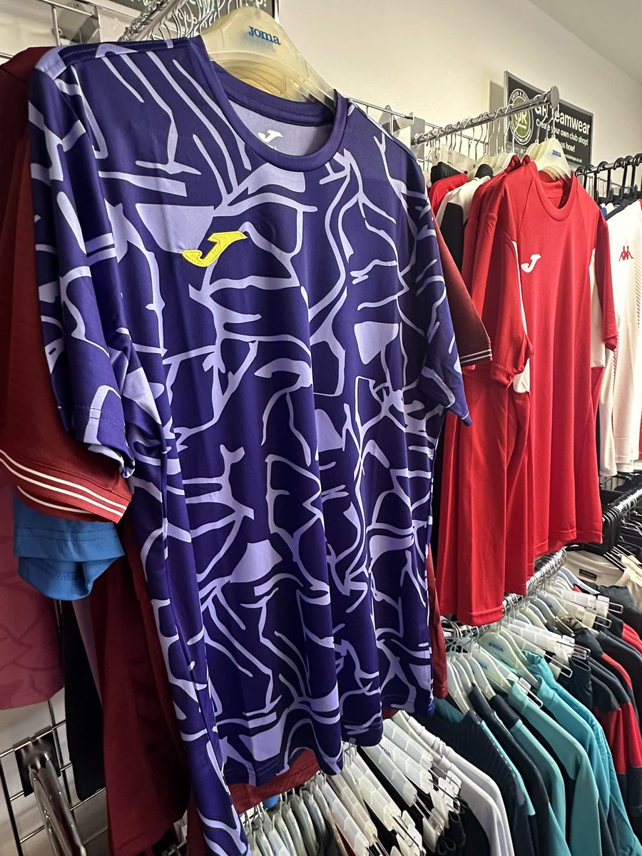 GRTeamwear's tweet photo. 👀 NEW KIT?

Looking for a new kit for next season? 

Get in touch to come and visit our showroom to discuss your options!🔥 https://t.co/qtSTUwdvva