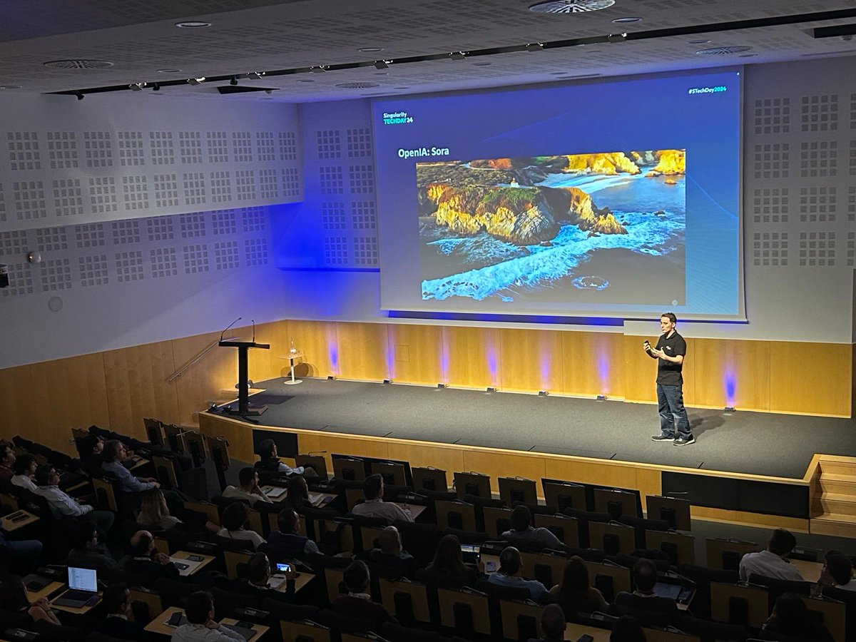 plainconcepts's tweet photo. Para finalizar la jornada, tenemos en el escenario a @jcant0n, Head of Research en Plain Concepts que va a hablarnos de #Sora, el nuevo modelo lanzado por #OpenAI que abre una puerta a algo más que un generador de videos.

#STechDay2024 https://t.co/BQjAc4X1rR