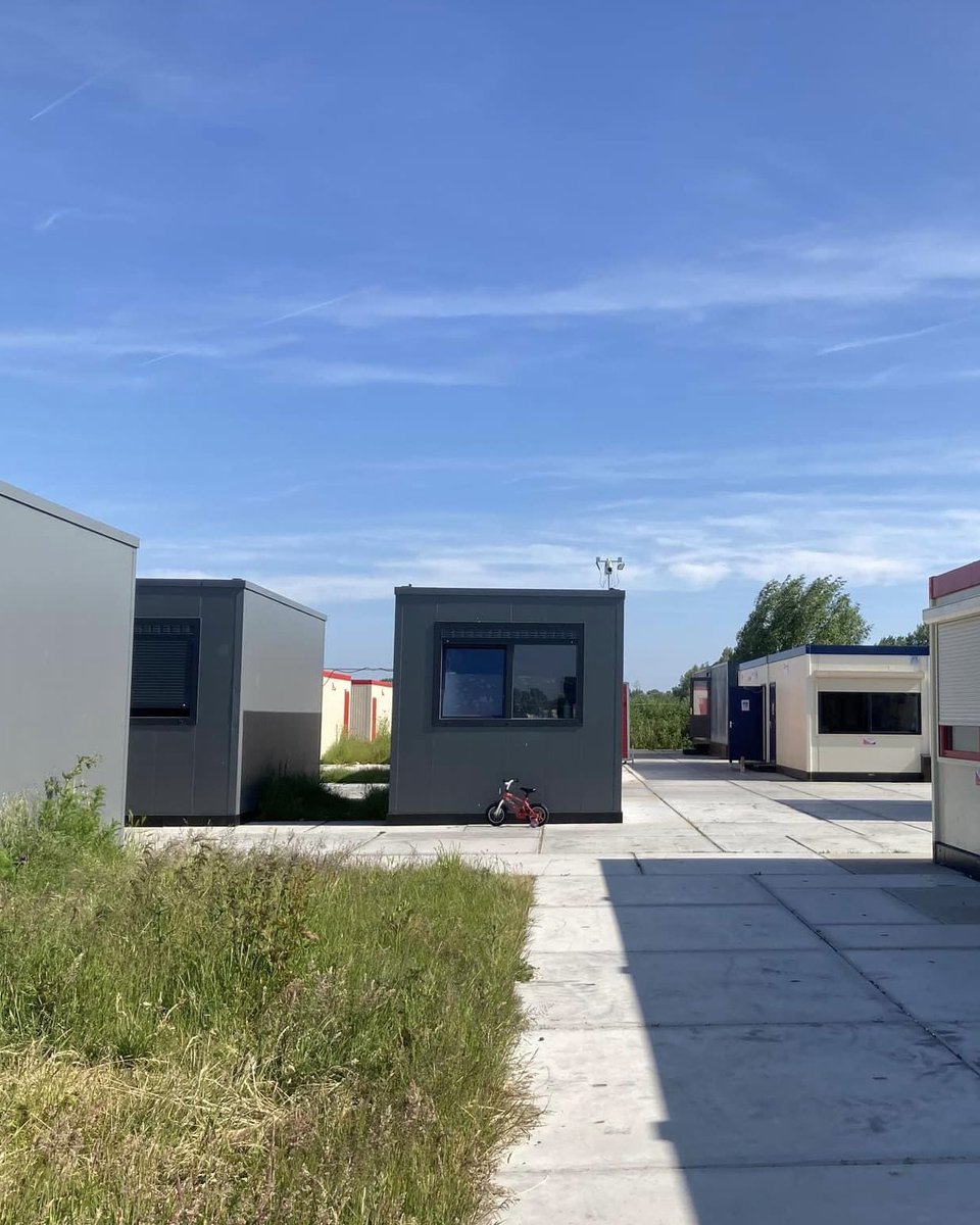 GemeenteDelft's tweet photo. Delft gaat de opvang van asielzoekers uitbreiden en verbeteren. Zo wordt de opvang van asielzoekers in het Campanile-hotel uitgebreid. En worden voorzieningen op de locatie aan het Manderspark verbeterd. 

Lees meer⤵️
https://t.co/QEYt1VWDZV https://t.co/ZTwcEK12X6