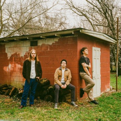 junipertheband's tweet photo. #NewProfilePic new era new music new juni and you’re lookin at it!!! https://t.co/Okfv5SwvWA
