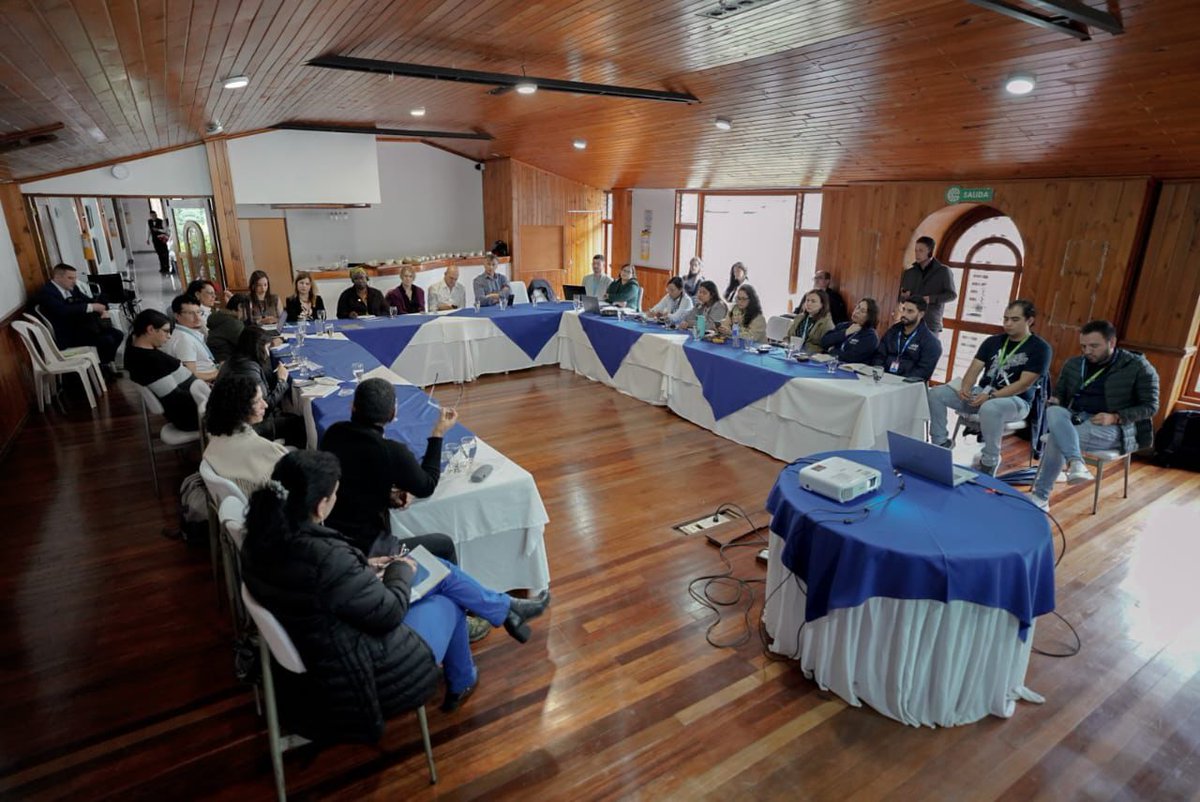 ONUMujeresCol's tweet photo. 🤝🌐Oportunidades de cooperación
👩‍💼👩‍👩‍👧‍👧Reforzar el liderazgo y el trabajo centrado en los derechos de las mujeres

Algunos de los temas centrales del espacio que tuvo @vanyaradzayi con el #GIFMM y el Equipo Local de Coordinación #ELC en Nariño. https://t.co/IaitiXoofJ