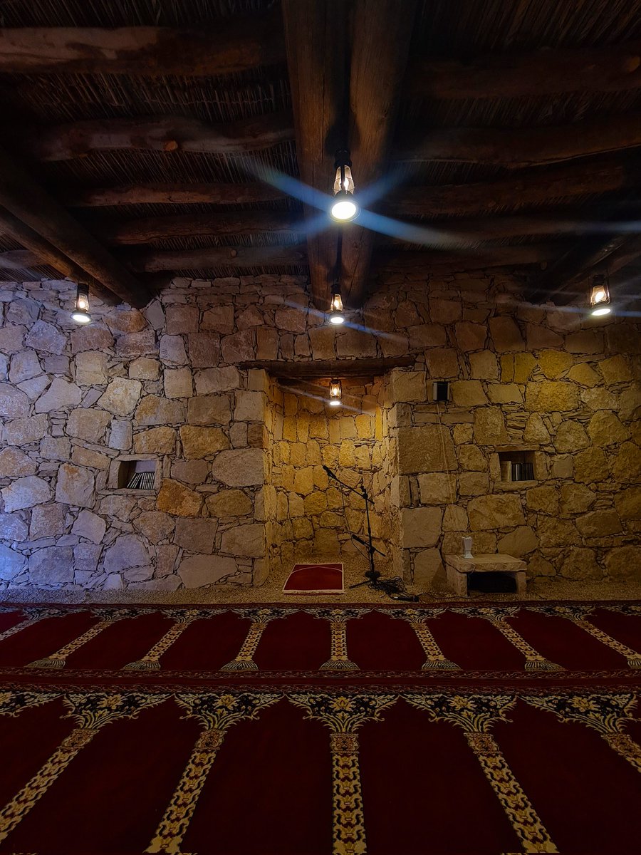 11aadilhussain's tweet photo. For all the noise of this world, I fell in love with the stillness and quietness of this Masjid.    ٱلْحَمْدُ لِلَّٰهِ https://t.co/yu6EzBvb4G