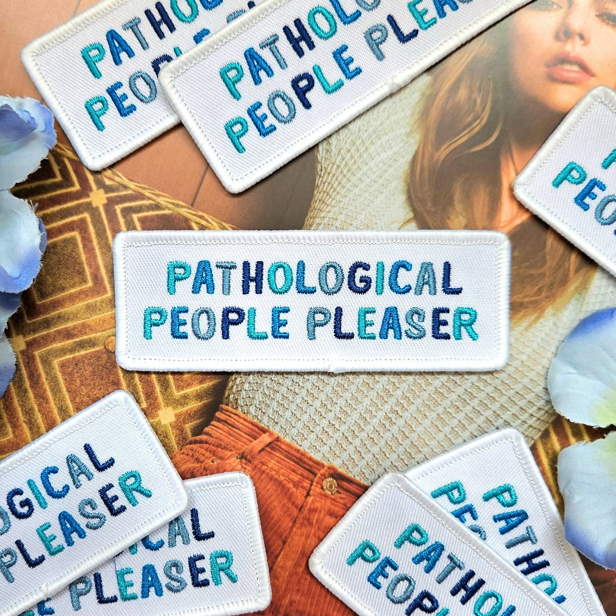 gemmarosepins's tweet photo. 💙 Pathological People Pleaser Patch 💙

Aren't they beautiful 😍 

- High quality woven patches
- Size: 10cm x 3.5cm
- Stitched overlocked edge
- Iron on backing

Now Available
Worldwide Shipping

#taylorswiftmerch #taylorswiftpatch #swiftie #patch #wovenpatch #Midnights https://t.co/dpdUdG85pA