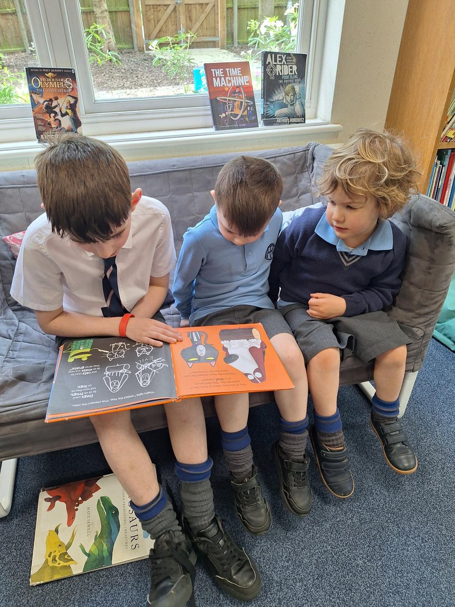 TownCloseSchool's tweet photo. A sweet moment in the Library this afternoon when Reception joined 4W for some shared reading. 

#TownCloseReception #TownCloseYear4 #TownCloseLibrary #TownCloseCommunity #TheTownCloseWay https://t.co/tjOkVVllvX