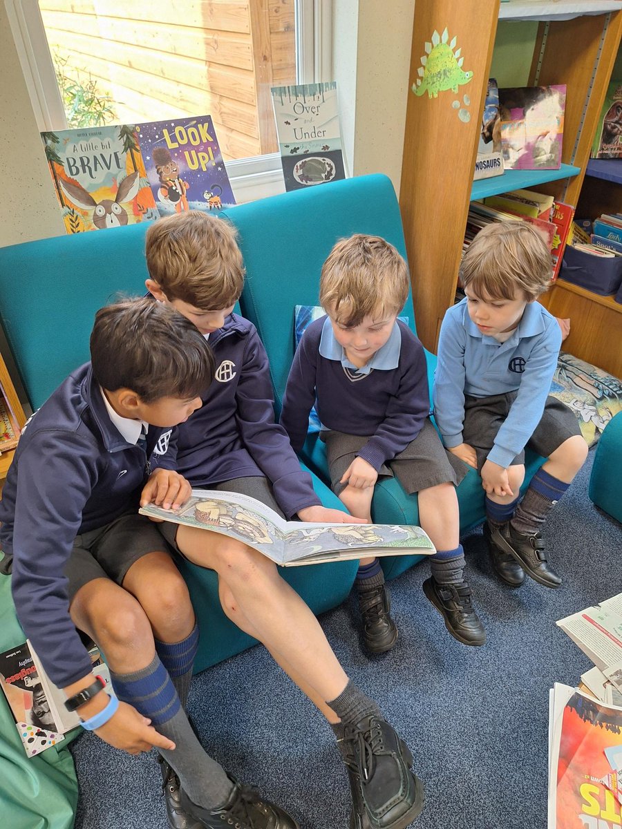 TownCloseSchool's tweet photo. A sweet moment in the Library this afternoon when Reception joined 4W for some shared reading. 

#TownCloseReception #TownCloseYear4 #TownCloseLibrary #TownCloseCommunity #TheTownCloseWay https://t.co/tjOkVVllvX