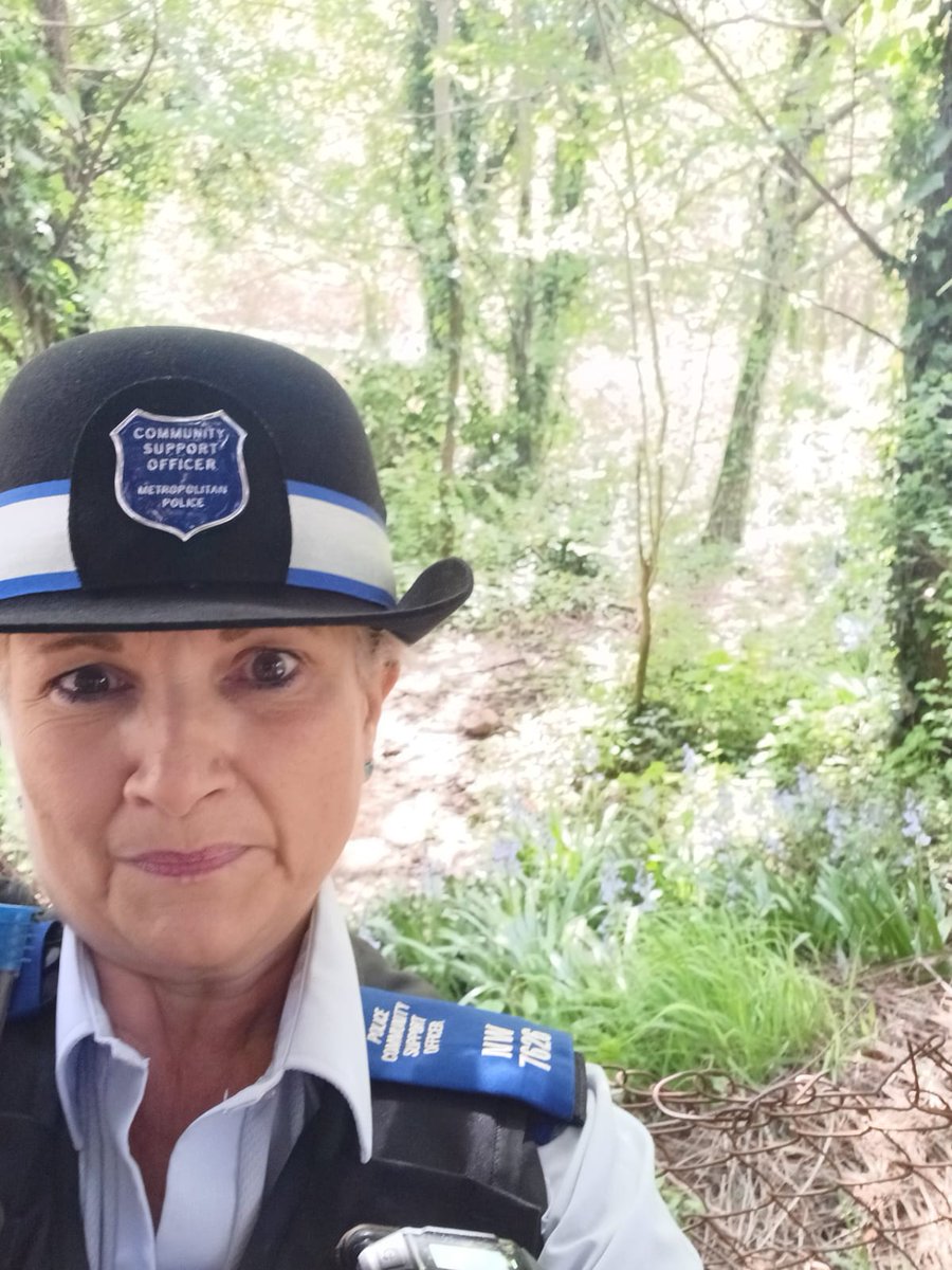 MPSRoxeth's tweet photo. Officers from  Roxeth SNT were out  patrolling Roxeth Rec  in the sunshine engaging with dog walkers and a man sunbathing. #MyLocalMet #Roxeth #engagement https://t.co/oibV1jEcht