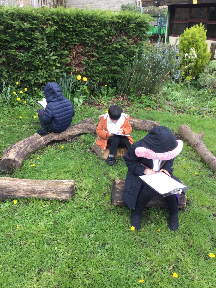 ECS_Keighley's tweet photo. Y2 enjoyed going in our outdoor learning garden this afternoon. They identified, drew and labelled different types of plants including trees. #KS1science #plants #outdoorlearning #identifyandclassify ๐ฑ๐ท๐น๐ธ https://t.co/JBN7FJ5LsM