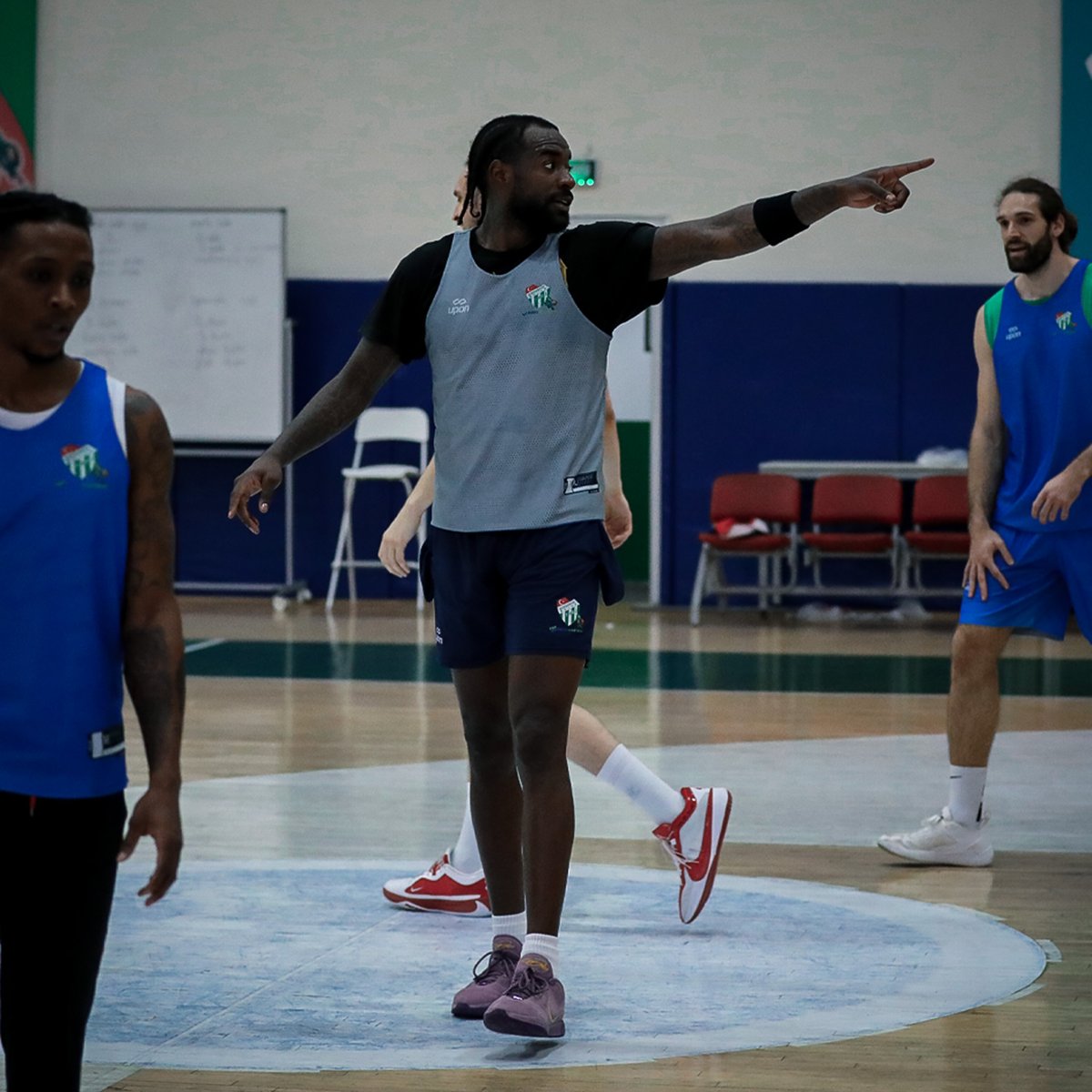 Takımımız, Türkiye Sigorta Basketbol Süper Ligi’nin 28. Haftasında Aliağa Petkimspor ile 21 Nisan Pazar günü deplasmanda oynayacağı maçın hazırlıklarını sürdürdü. #ŞehrininTakımı #Bursaspor