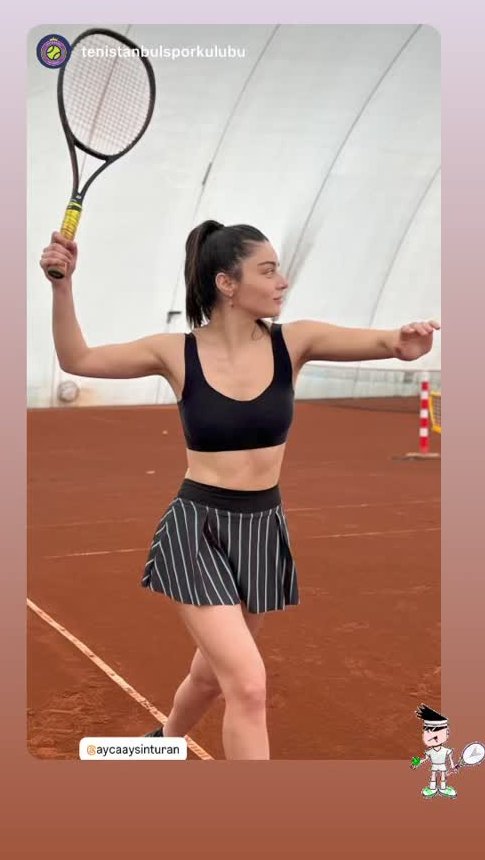 Ayça Ayşin Turan'ı tenis oynarken seyretmek...