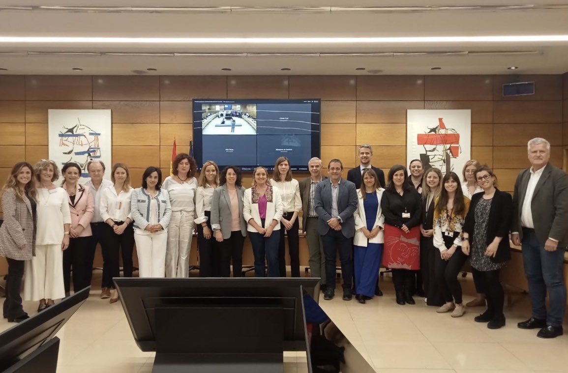 🏥 @aldarecas ha mantenido una reunión con las CC.AA. para abordar de la hoja de ruta de los cuidados. “Todas juntas conseguiremos que el modelo de cuidados del siglo XXI sea una realidad. Gracias por la energía, las ganas y el compromiso”