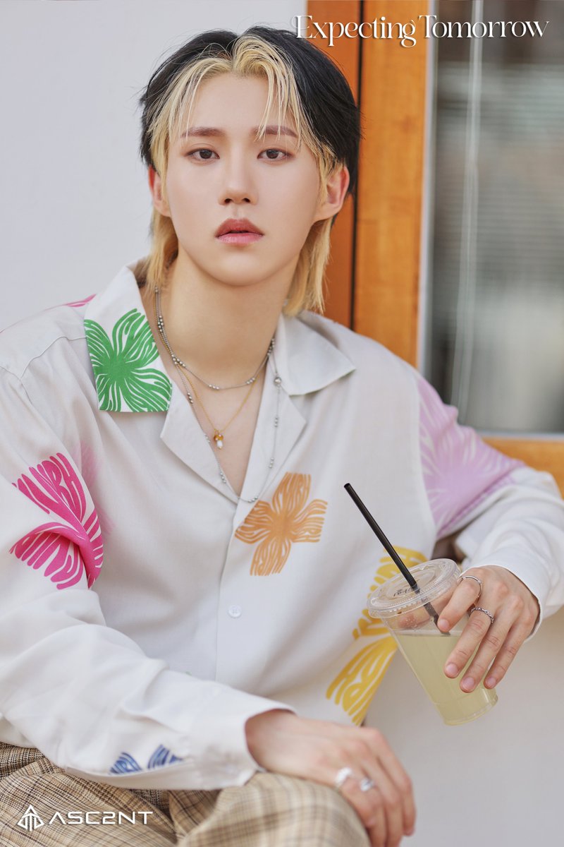 ASC2NT(어센트) The 1st Single Album 

𝙀𝙭𝙥𝙚𝙘𝙩𝙞𝙣𝙜 𝙏𝙤𝙢𝙤𝙧𝙧𝙤𝙬
CONCEPT PHOTO (Change ver.)

#카일 #KYLE #カイル

2024.05.07 6PM (KST)

#ASC2NT #어센트
#Expecting_Tomorrow