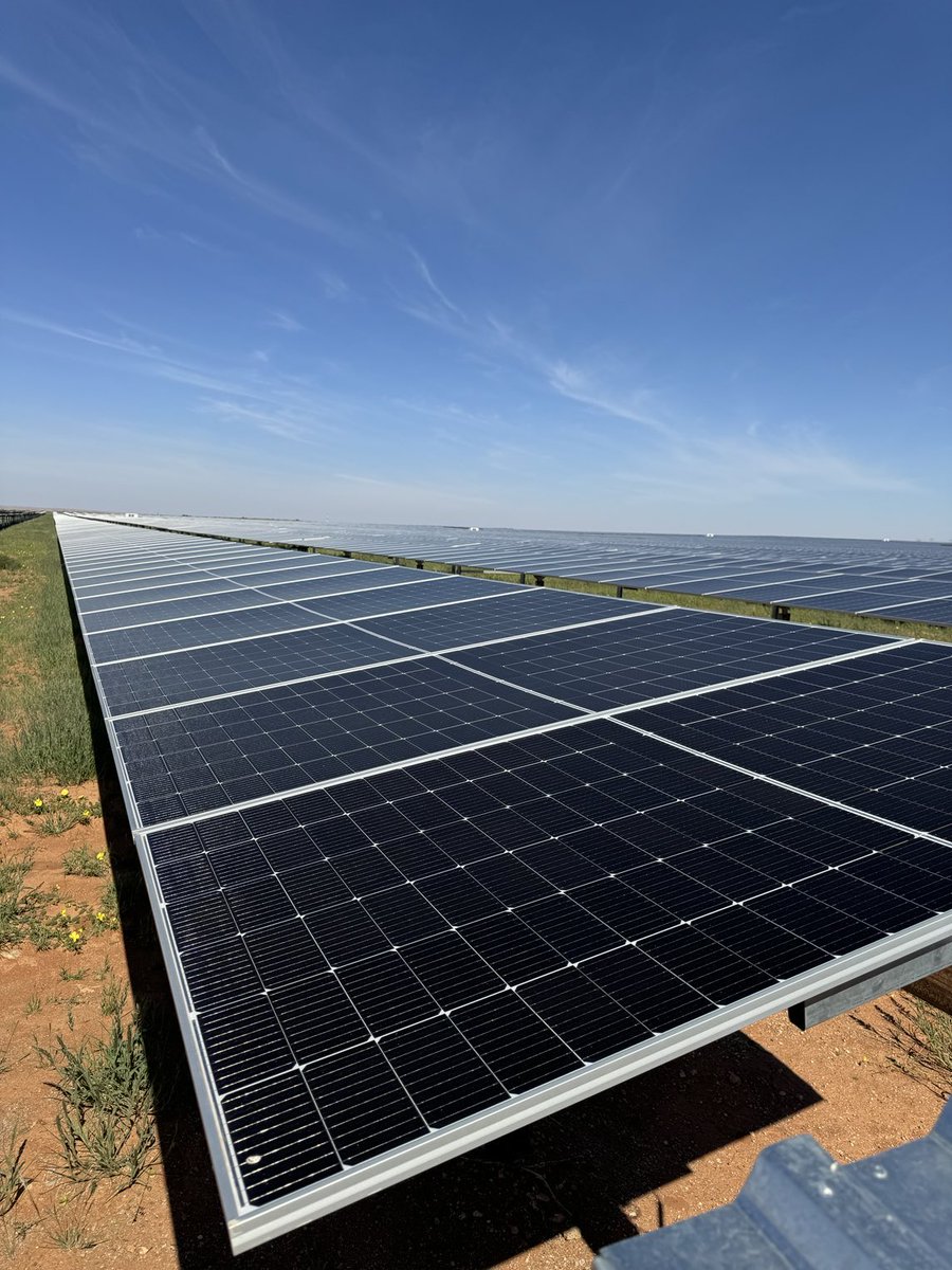 I went to the official opening of South Africa’s largest solar PV (540MW) and battery (225MW/1140MWh) plant today near Keinhardt in the N Cape. Seriously impressive, 9 km from one end to the other, nearly 1 million panels, R18 bn investment, built by Scatec in 15 months.