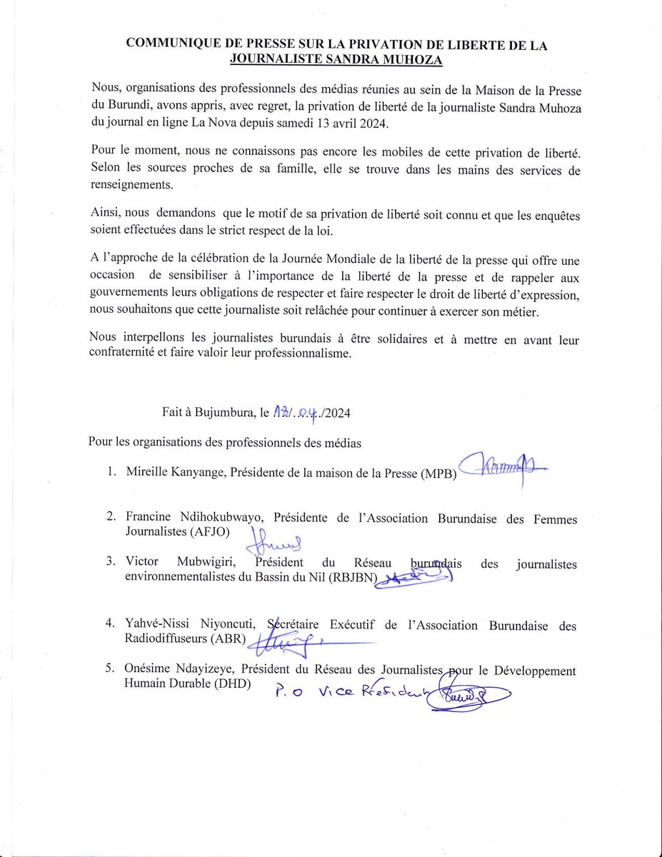 ShikirizaB's tweet image. #Burundi: Les associations des journalistes &amp;amp; des médias réunies au sein de la Maison de la Presse du 🇧🇮 demande la mise en lumière des accusations de Sandra #Muhoza, journaliste de @LaNovaBurundi à #Ngozi, détenue depuis le 13.4.2024.
Elles demandent aussi qu'elle soit relâchée.