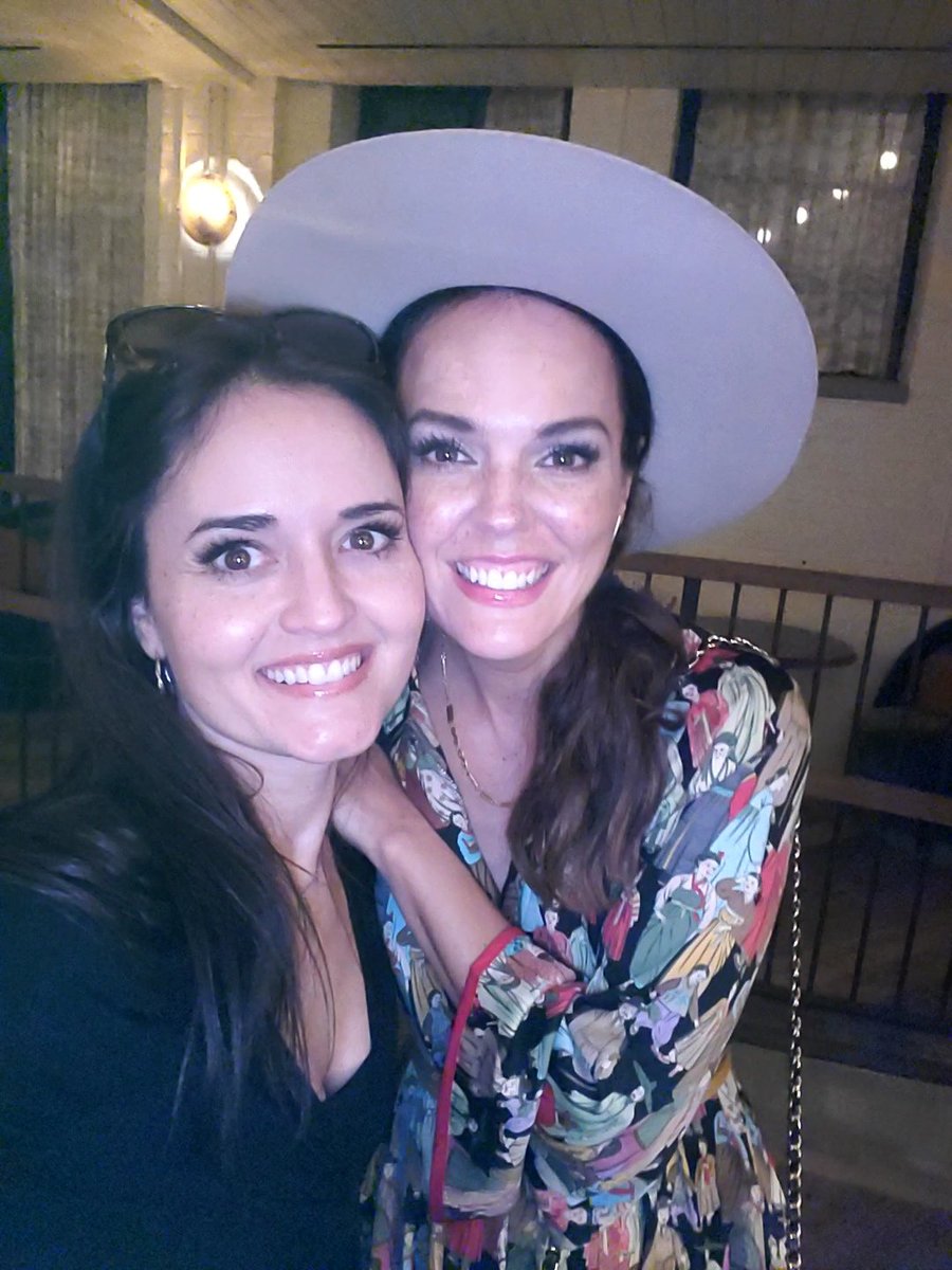 Had the most beautiful evening of catching up and deep conversation with my dear friend @theErinCahill ! 💕💕 (Make time for the conversations that matter! 🙏)