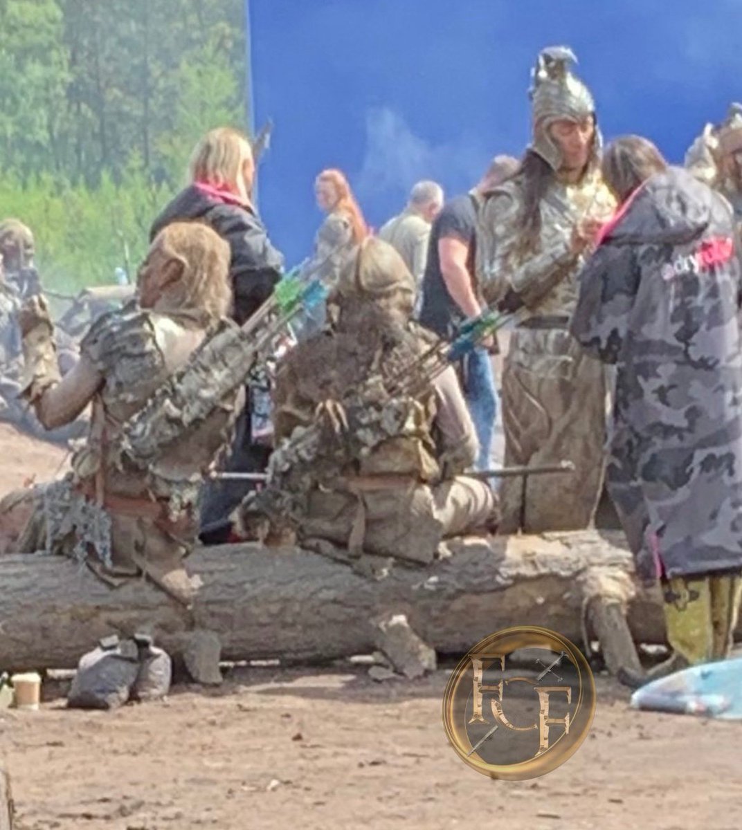 🚨 Nova imagem dos bastidores da Batalha de Eregion na 2ª temporada de 'O Senhor dos Anéis: Os Anéis de Poder'

OS ELFOS DE CABELOS LONGOS 😍
#TheRingsOfPower #TROPSpoilers