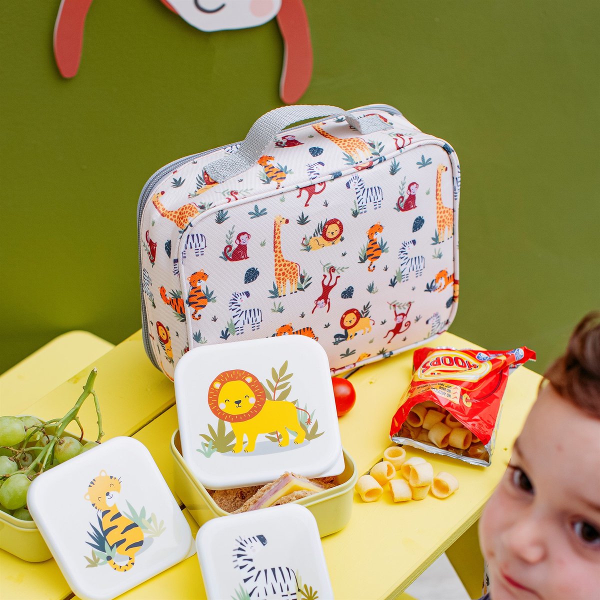 Unleash the wild at lunchtime with our safari animal lunch bag! Perfect for your snacks and drinks on-the-go. 🦁🦒 Order yours now: ow.ly/72Zl50PWAMq #lunchtime #safariadventures #kidsmealprep"