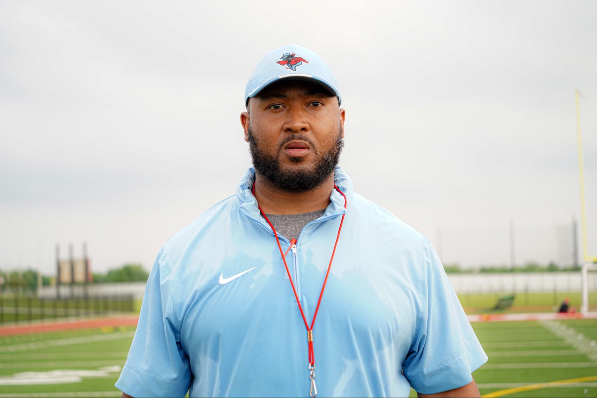Coach Coleman enters his 3rd year as HC & at Dallas Skyline! • Year 1: 0-10 • Year 2: 3-7 (2 walk off the field losses as time expired) • Year 3: Loading… @JColemanFB has shown improvement with the program from year 1 on many levels. Currently has 15 returning starters and