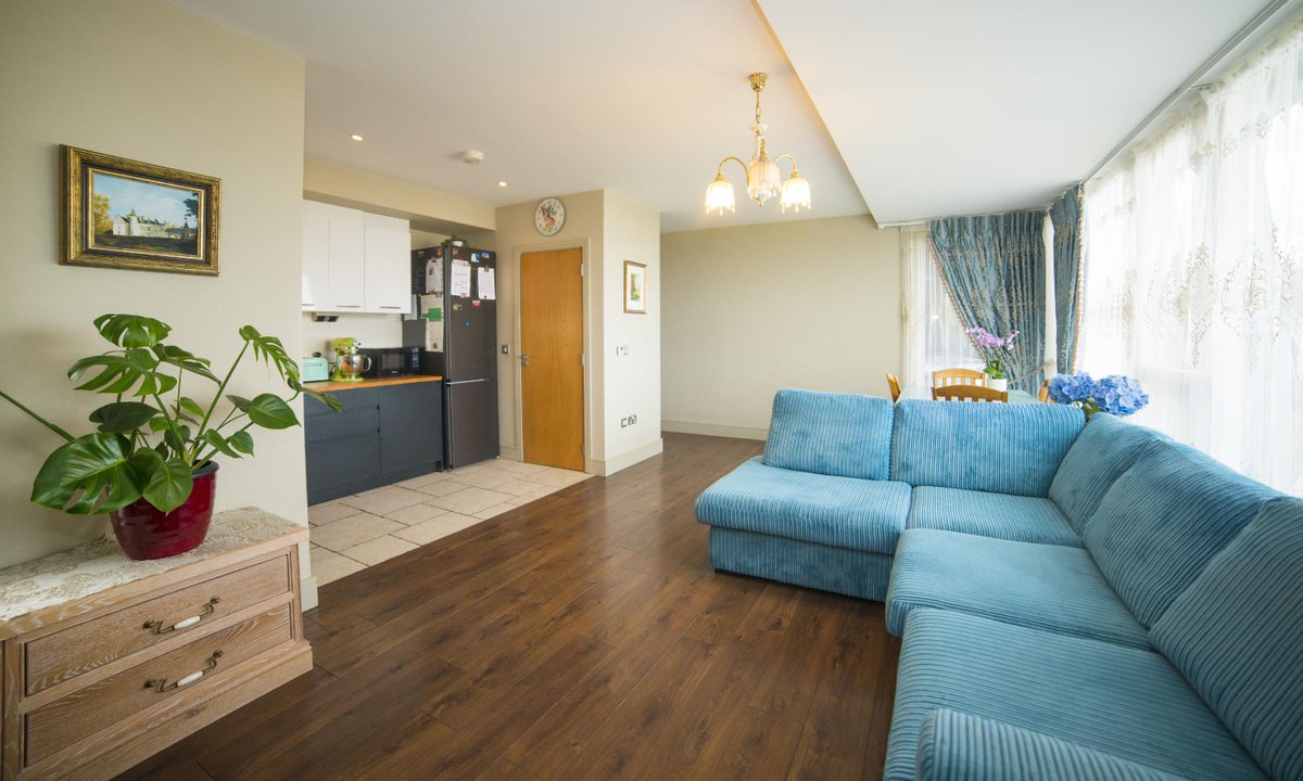 New #property in Sandyford, # Dublin! This 2-bed apartment has been getting a lot of interest + it has a cosy + inviting living room! See the guide price, images & any offers: auctioneera.ie/property/apart…

#Dublin #property #amartmentsale #apartmentliving