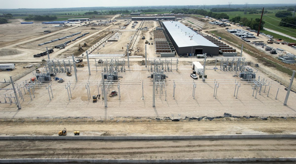 BitcoinPierre's tweet photo. BREAKING: Riot has started mining #bitcoin at its new Corsicana Texas facility. 

With a capacity of 1 GW it is projected to be the biggest in the world. https://t.co/zWkZjP6aAa