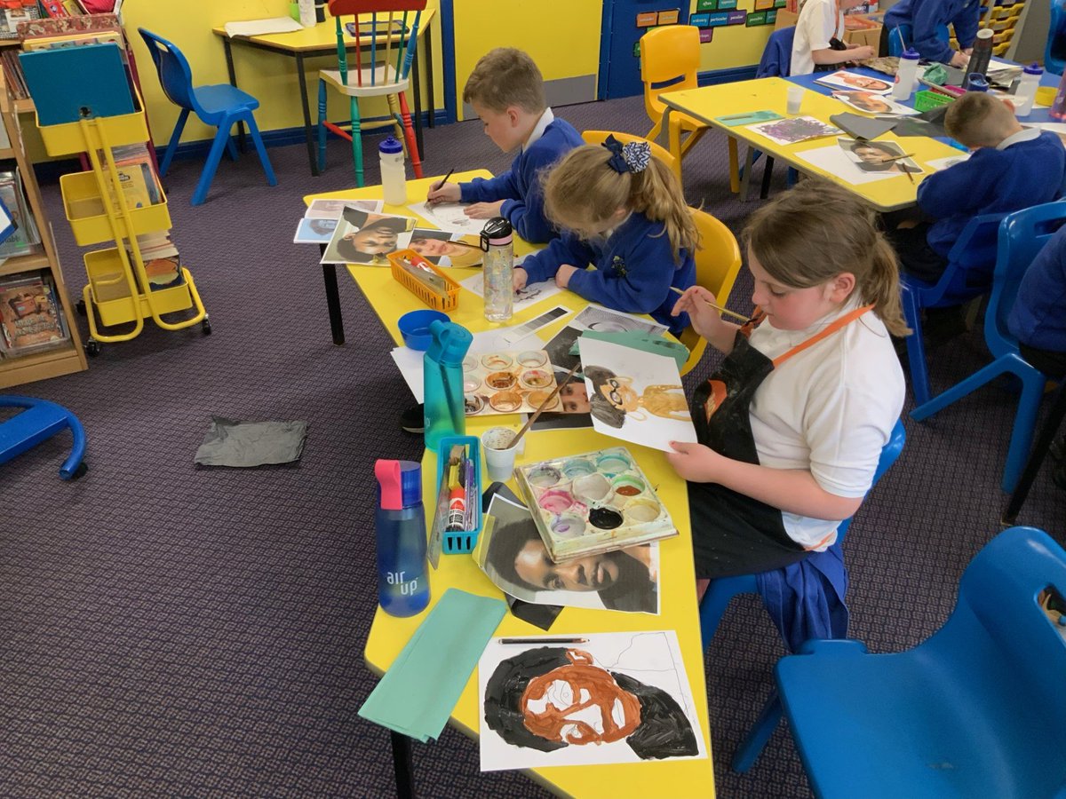 Year 3 have had a very creative afternoon, drawing fantastic portraits with artist Lela Harris.